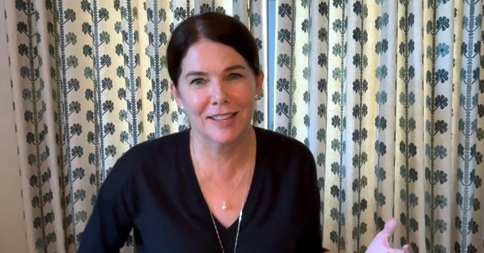 Em podcast, Lauren Graham fala sobre início da carreira, <i>Gilmore Girls</i> e <i>Parenthood</i>